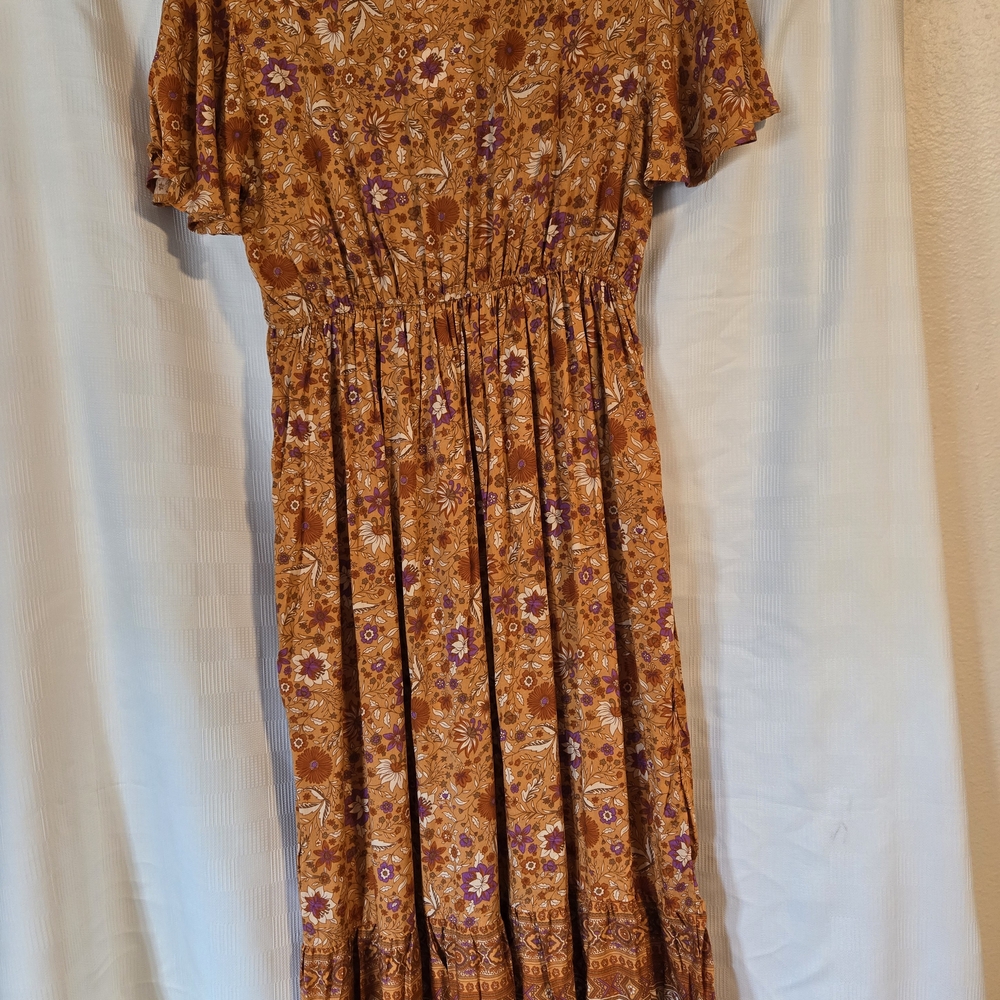 Elegant Floral Maxi Dress in Orange - Picture 2 of 3